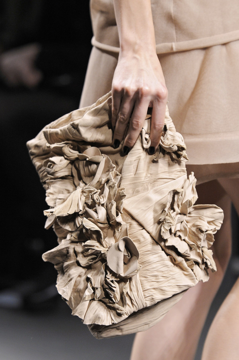 Valentino+Spring+2010+Details+LEf3Hhj3VMrx.jpg