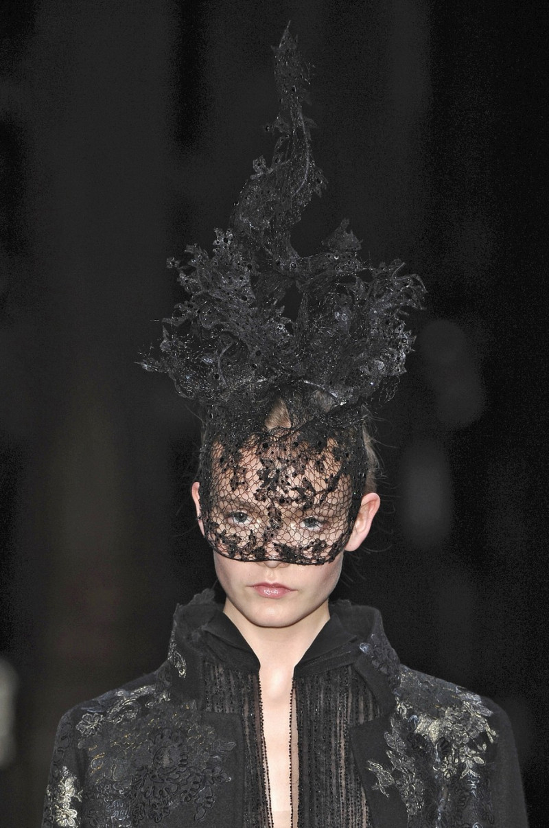 Valentino+Fall+2009+Details+D6Zwhx9ZvV-x.jpg