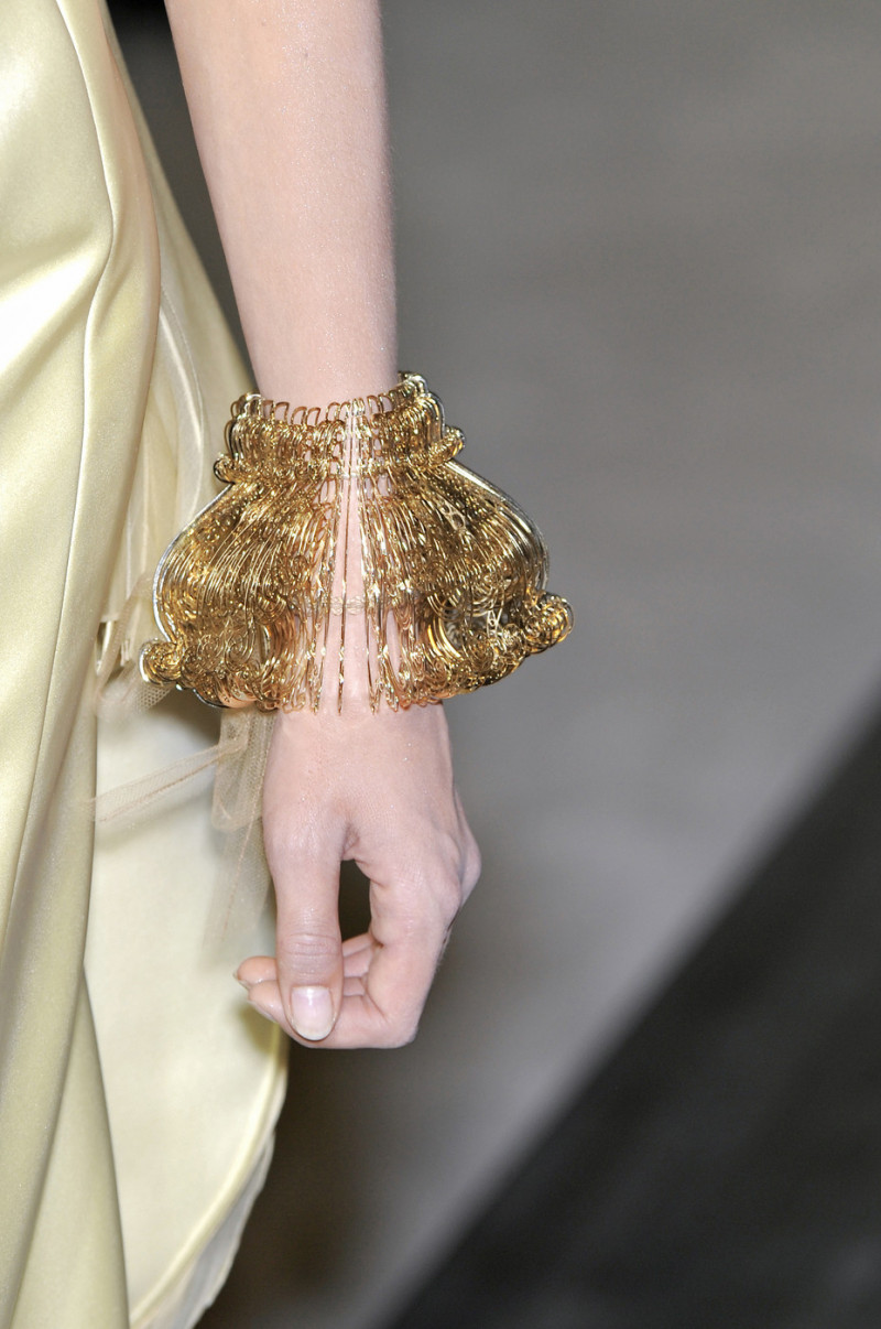 Valentino+Fall+2008+Details+qekBIeEr0Z-x.jpg