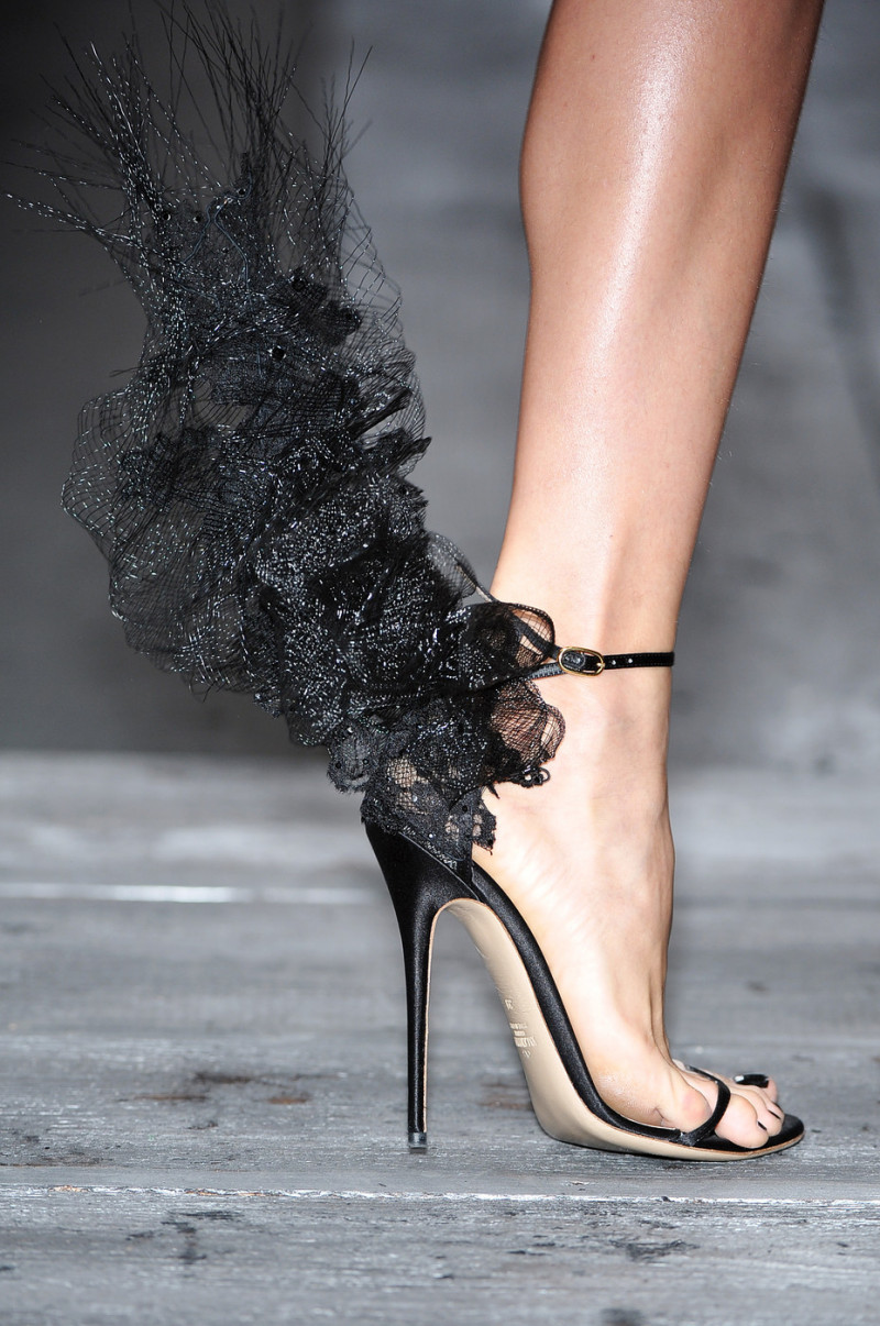 Valentino+Spring+2010+Details+UfMni1JEZywx.jpg