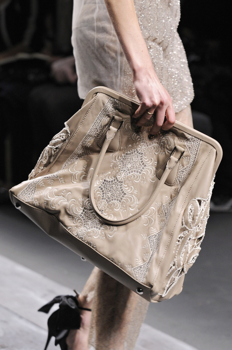 Valentino+Spring+2010+Details+v9AsNisEpoMx.jpg