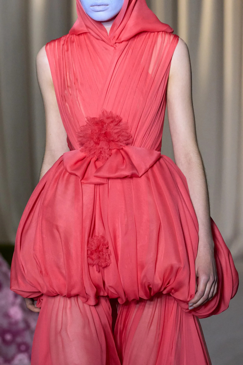 00027-giambattista-valli-fall-2024-couture-details-credit-gorunway.webp