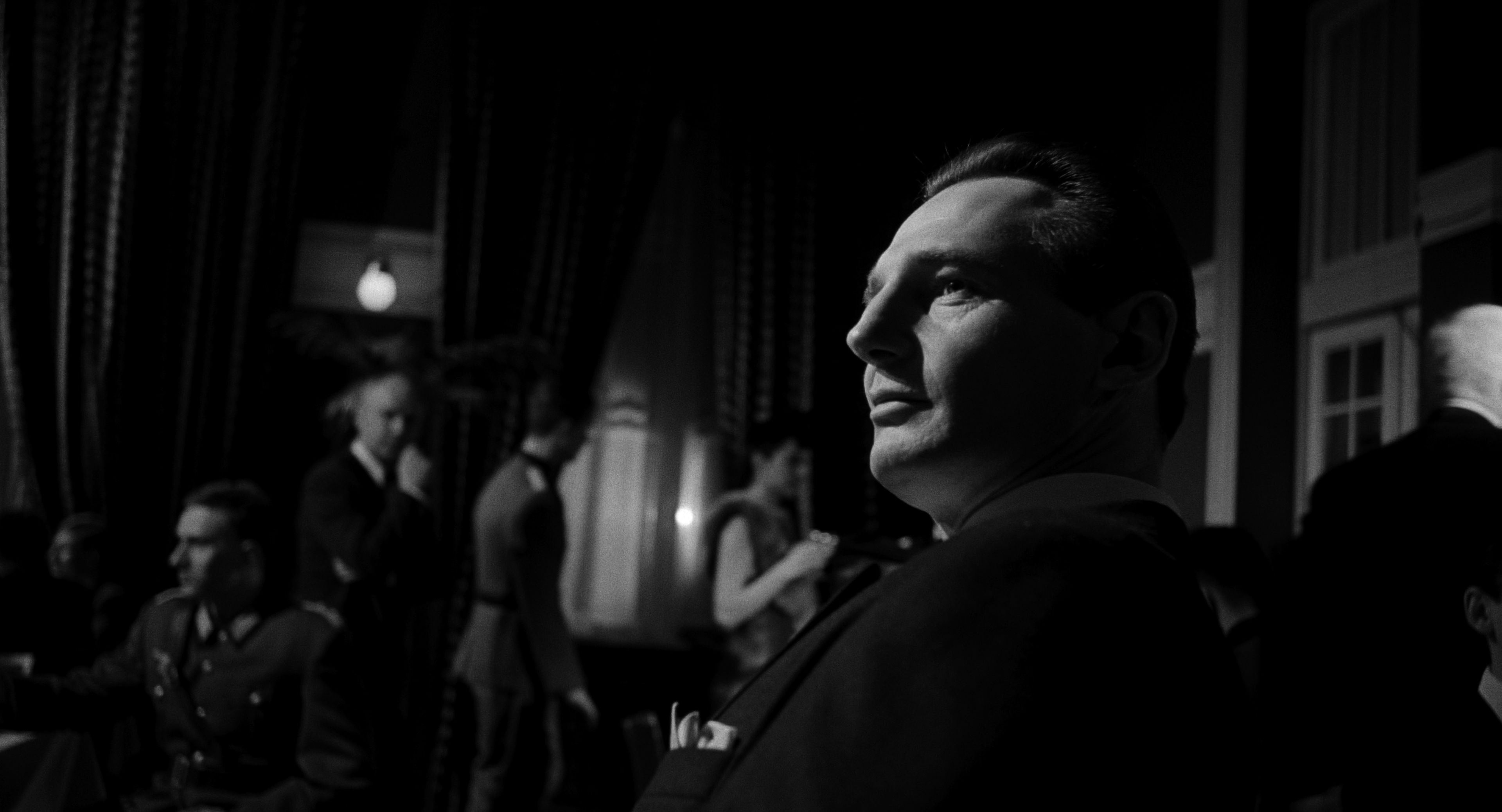 Список Шиндлера (Schindler's List) 1993.mkv_snapshot_00.05.00.300.png
