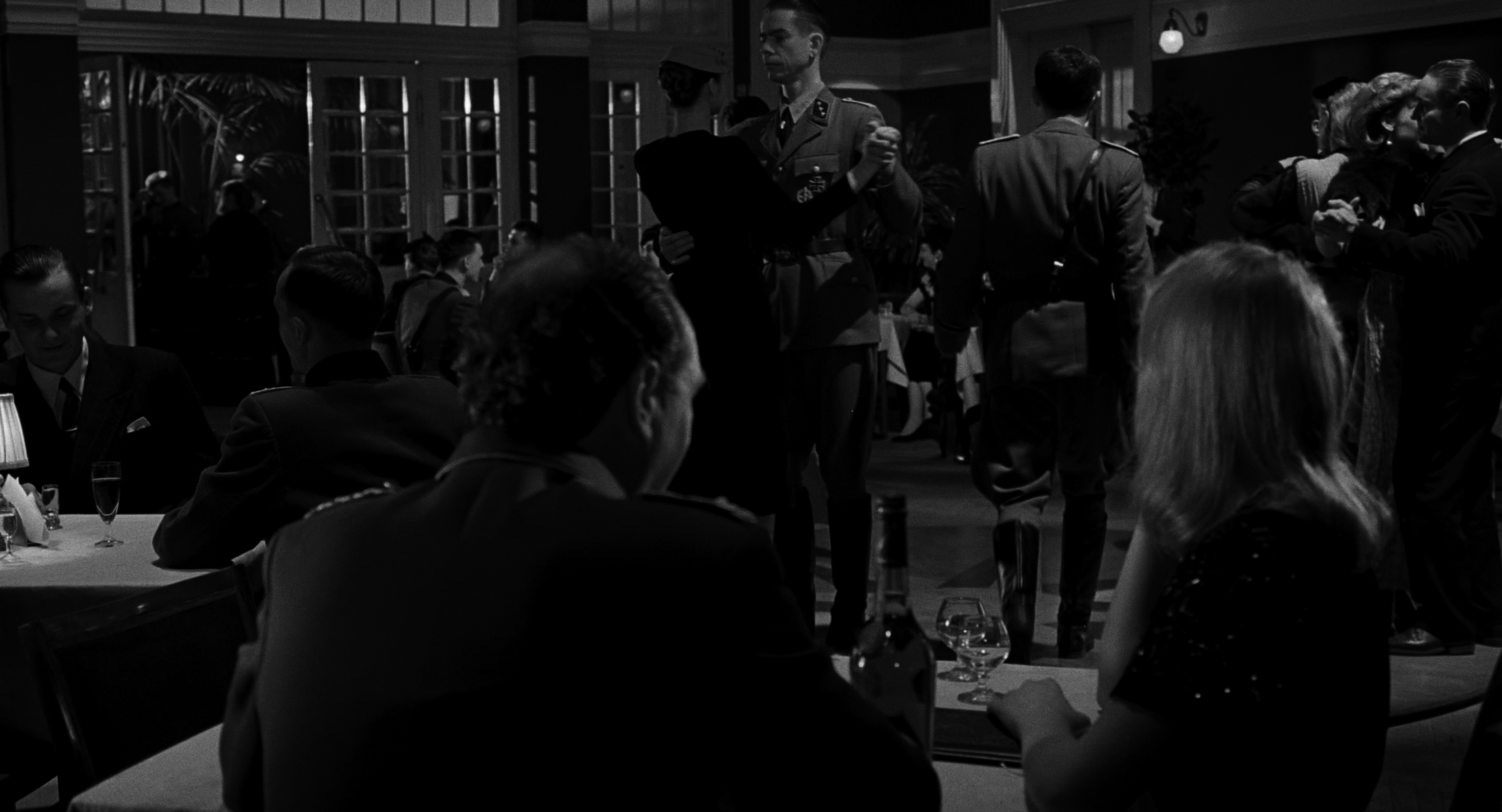 Список Шиндлера (Schindler's List) 1993.mkv_snapshot_00.07.00.420.png