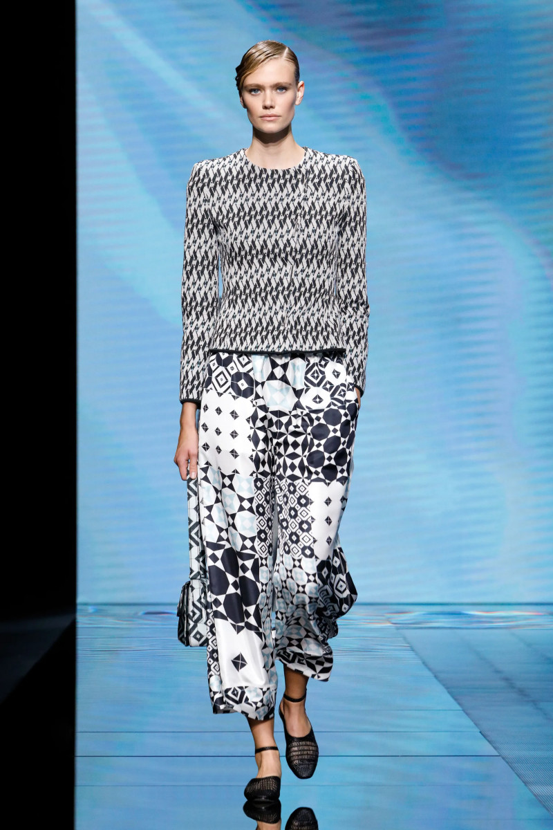 00041-giorgio-armani-RTW-spring-21.webp