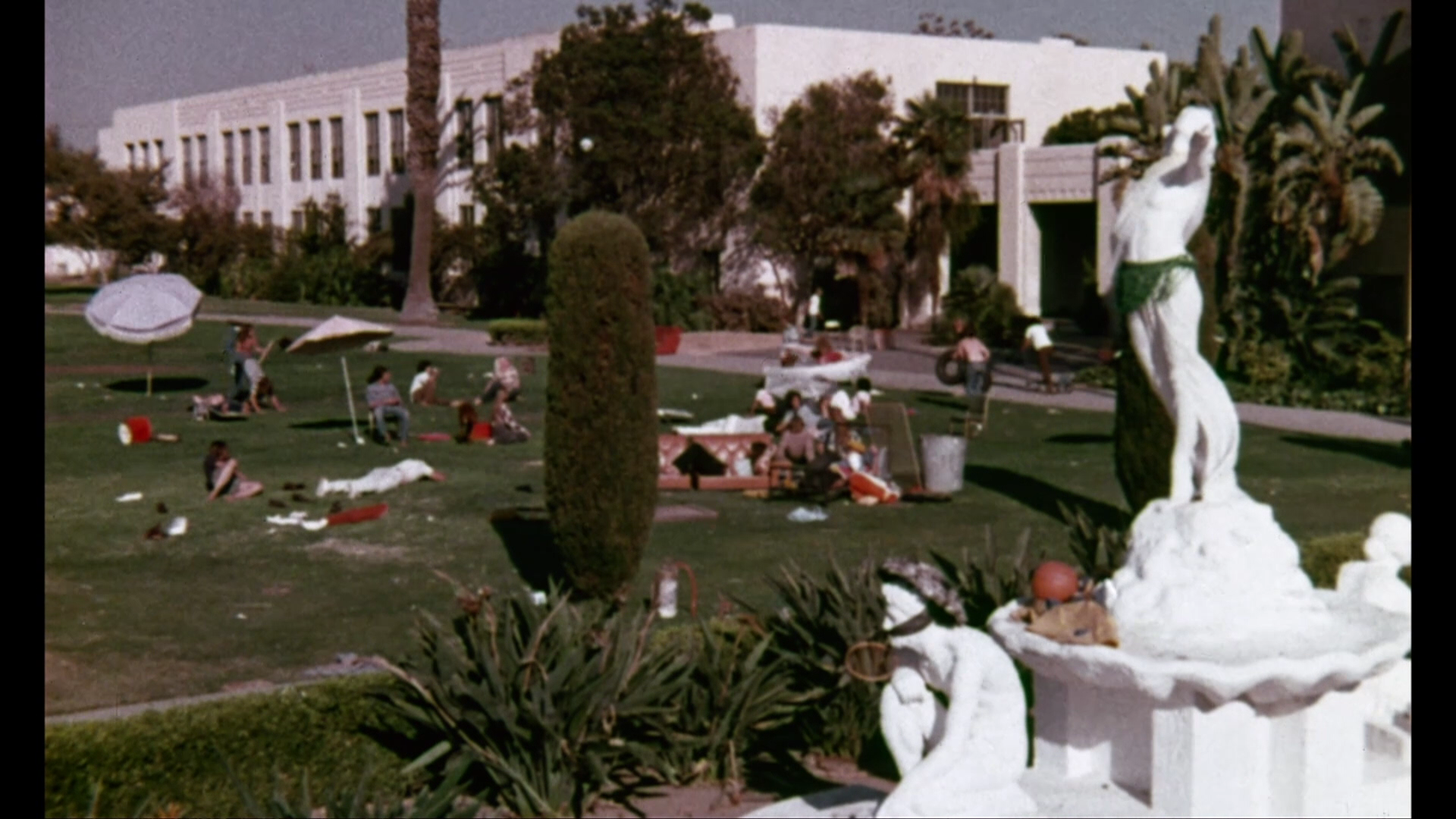 Revenge.of.the.Cheerleaders.1976.Shout!Factory.BDRemux.1080p[(056366)2024-08-23-08-20-36].PNG