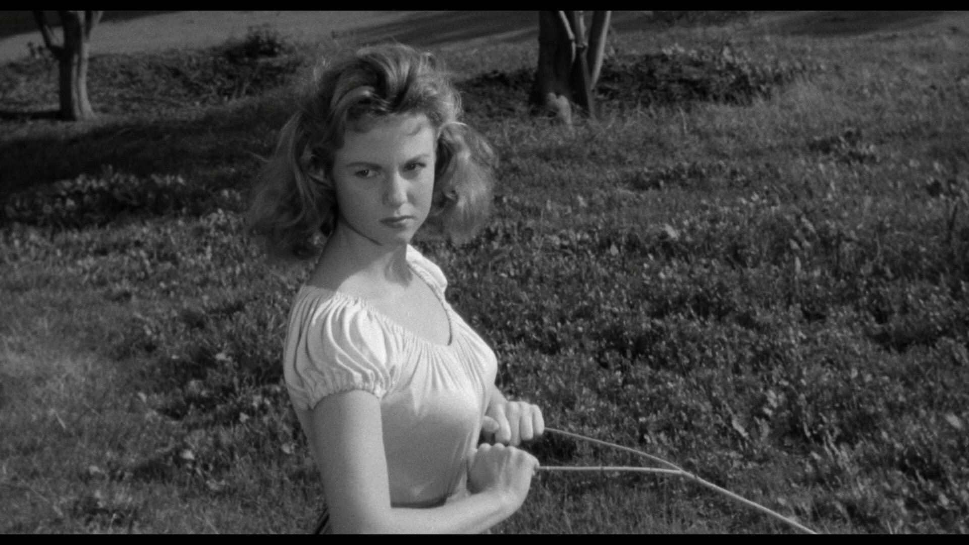 The.Thing.That.Couldn't.Die.1958.BDRemux.1080p.mkv_snapshot_00.02.18.923.png