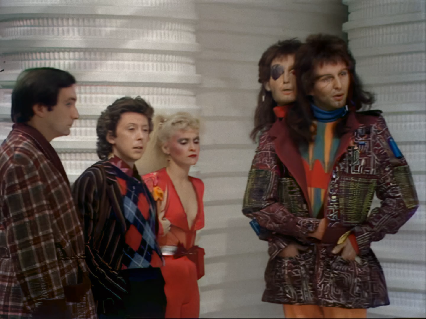 Hitchhiker's.03 1080.mkv_snapshot_16.10.040.png