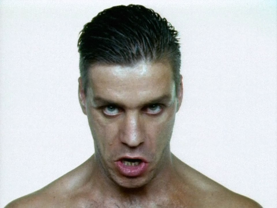 01. Du riechst so gut.mkv_20241127_210301.438.png