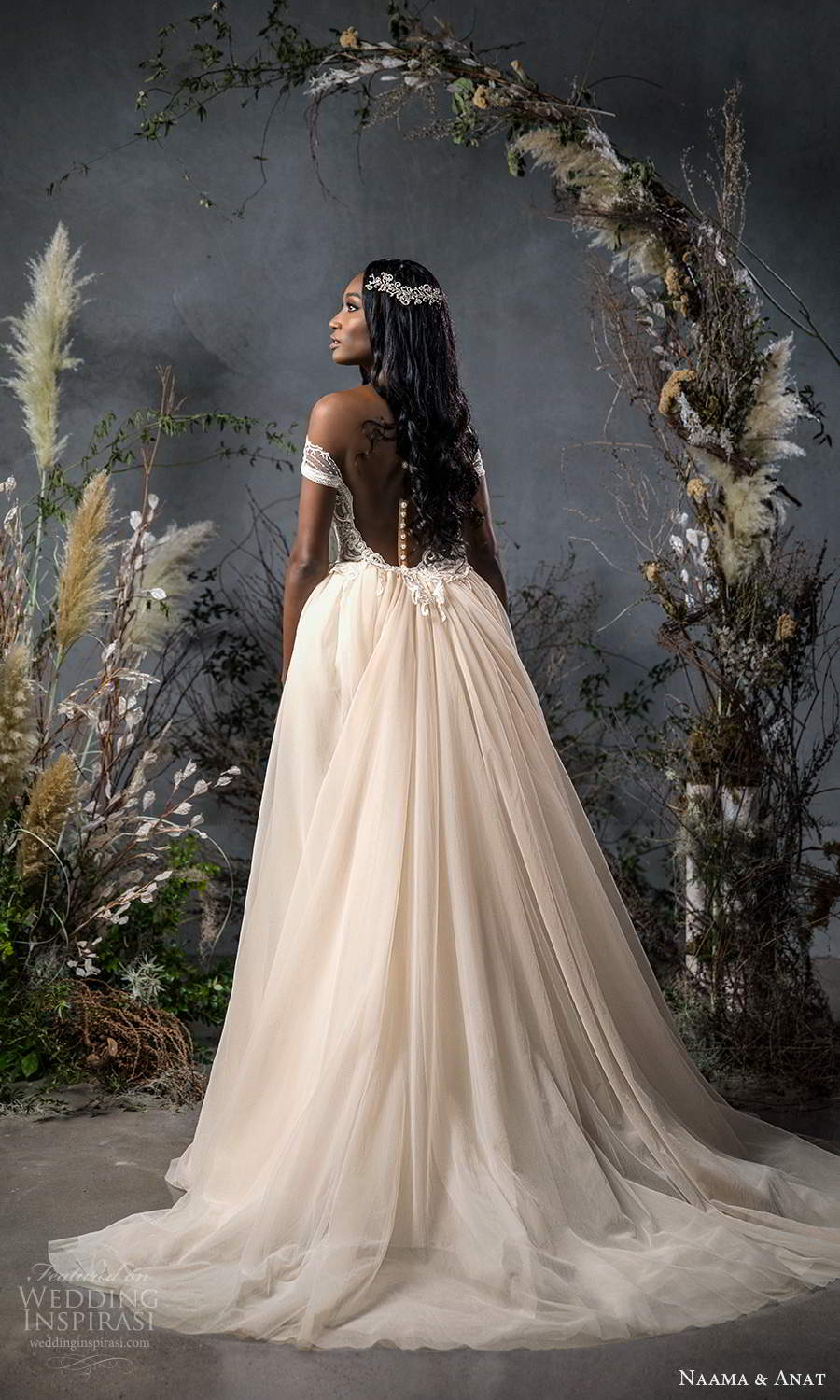 naama-anat-fall-2020-bridal-off-shoulder-sweetheart-neck_004.jpg