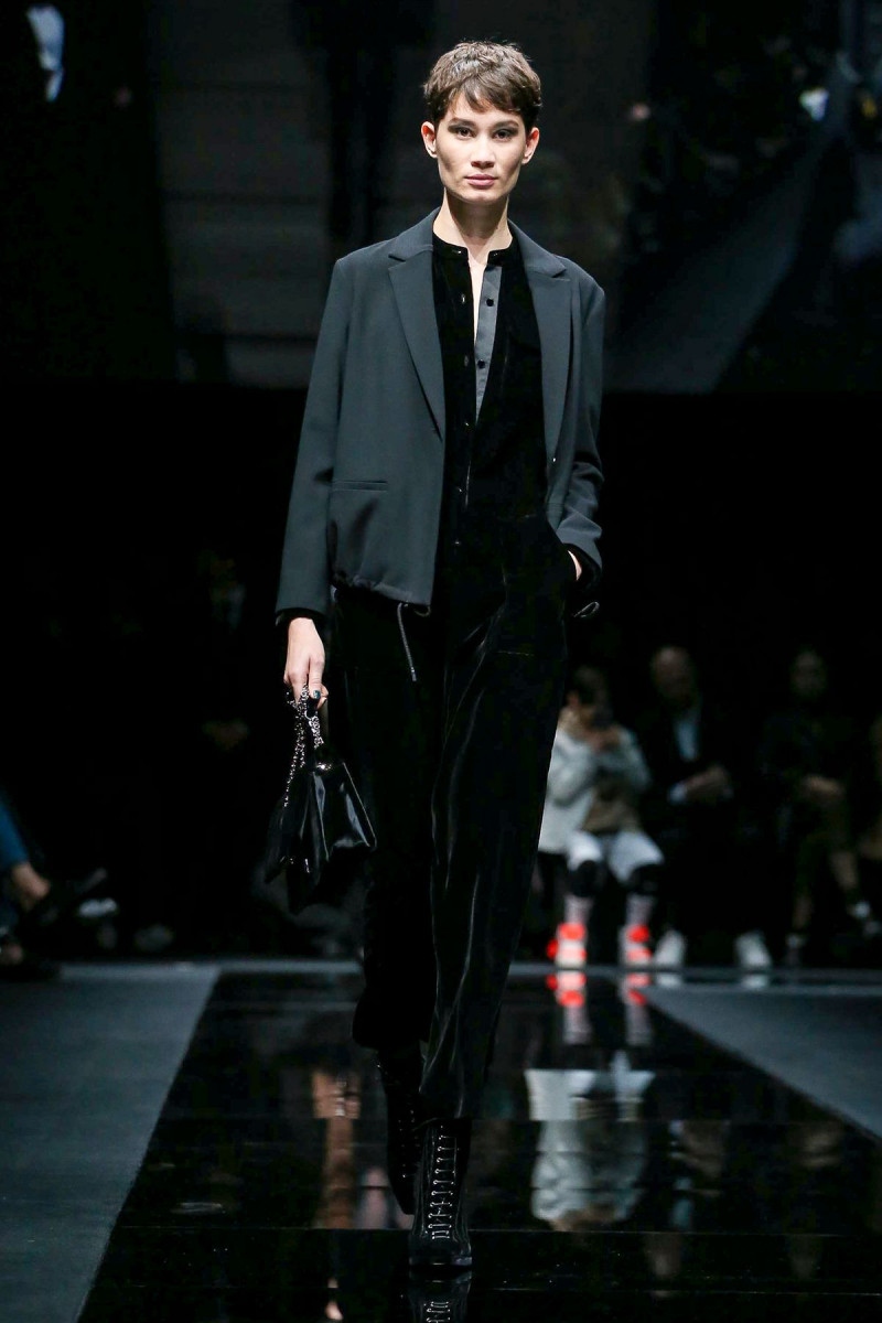 Emporio-Armani-RTW-FW20-Milan-6159-1582282403.jpg