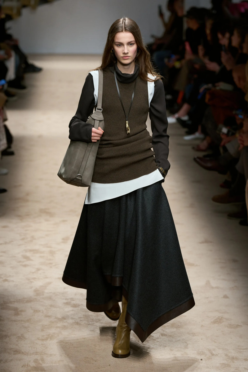 00020-tods-fall-2025-ready-to-wear-credit-gorunway.webp