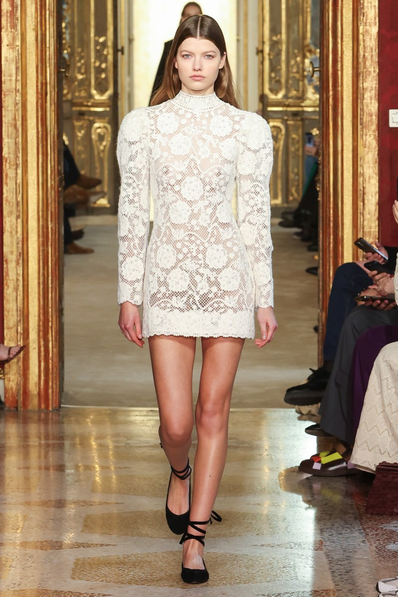 twinset-fall-25-rtw-r-ho-005.jpeg