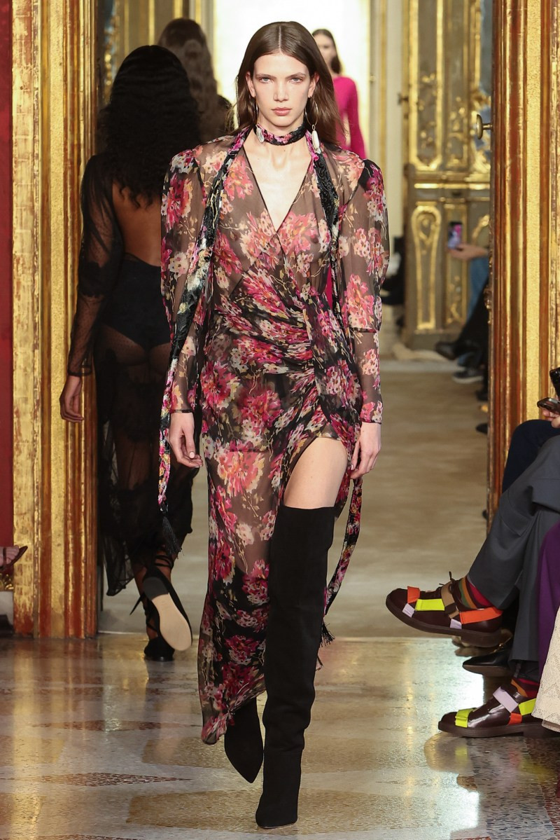 twinset-fall-25-rtw-r-ho-016.jpeg