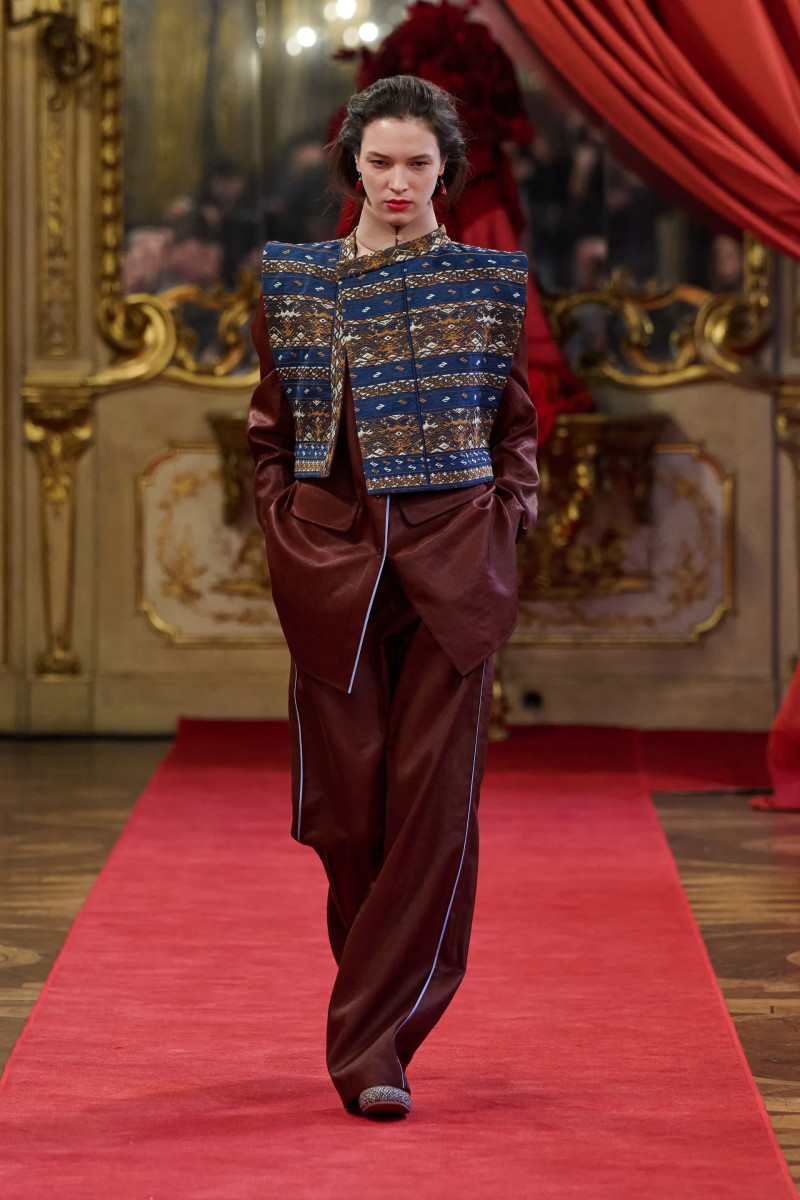 00019-hui-fall-2025-ready-to-wear-credit-brand.webp