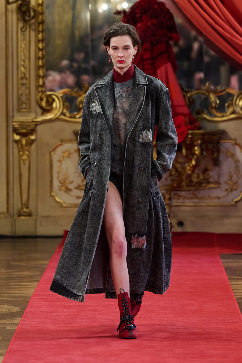 00008-hui-fall-2025-ready-to-wear-credit-brand.webp