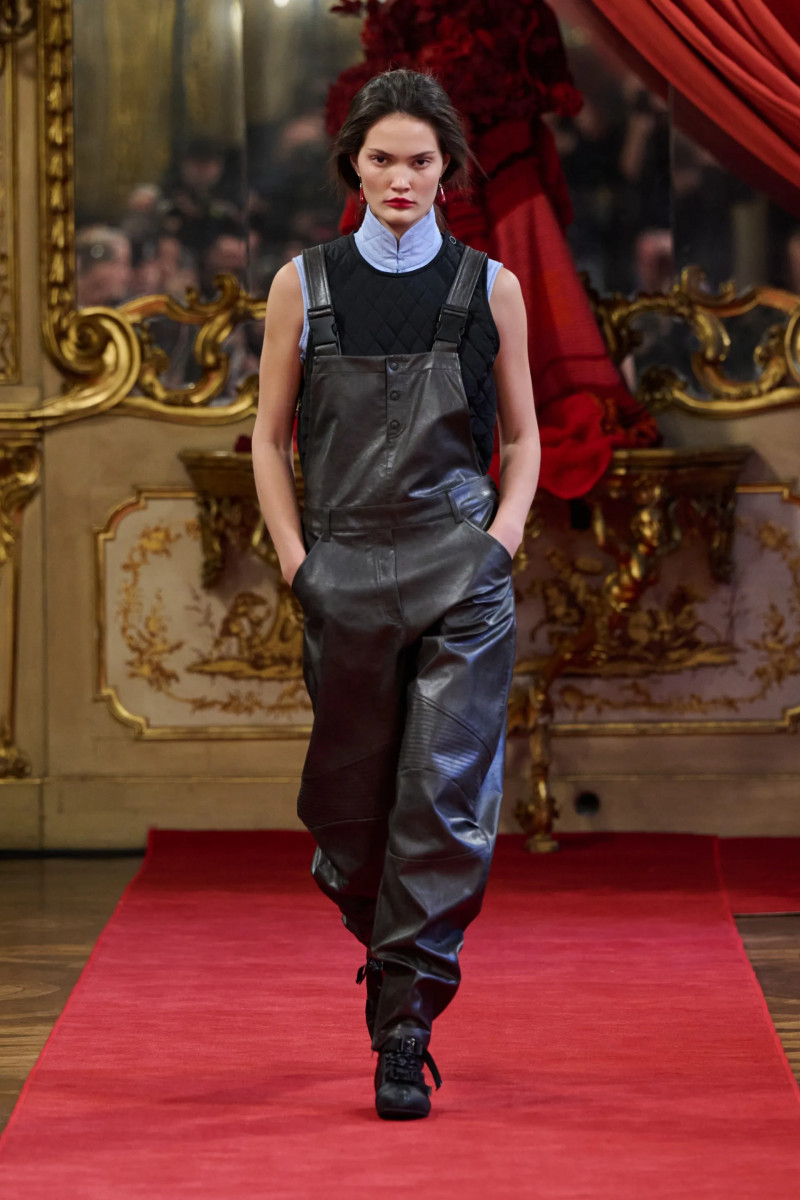 00002-hui-fall-2025-ready-to-wear-credit-brand.webp