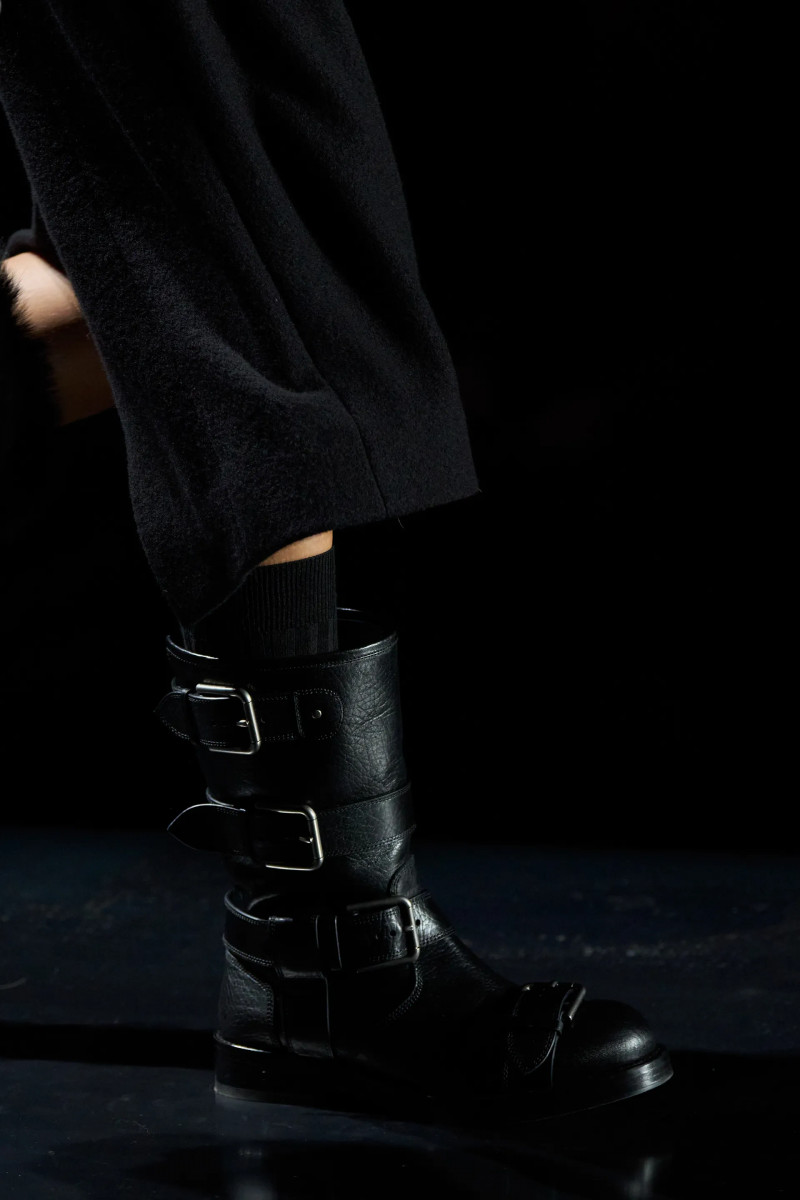 00155-dolce-and-gabbana-fall-2025-ready-to-wear-detail-credit-gorunway.webp