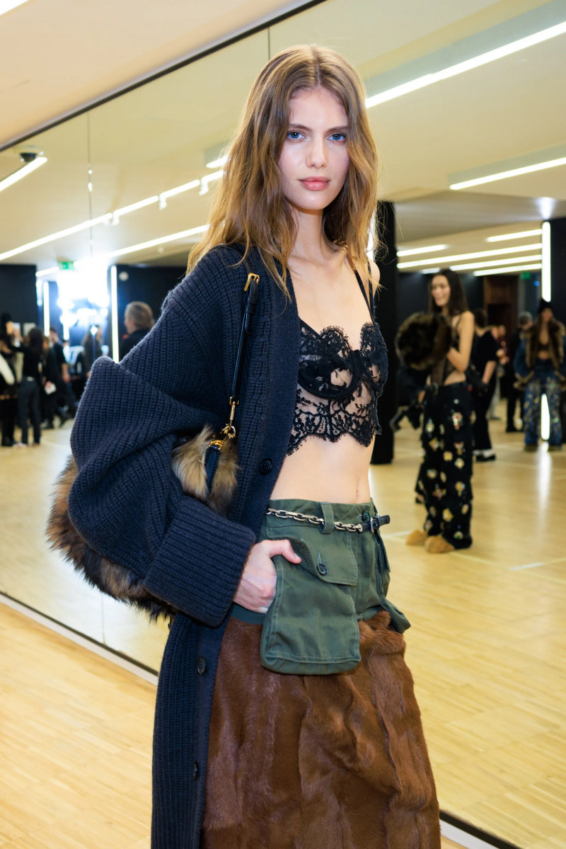 DOLCE GABBANAFW25_BACKSTAGE_ACIELLE02.webp