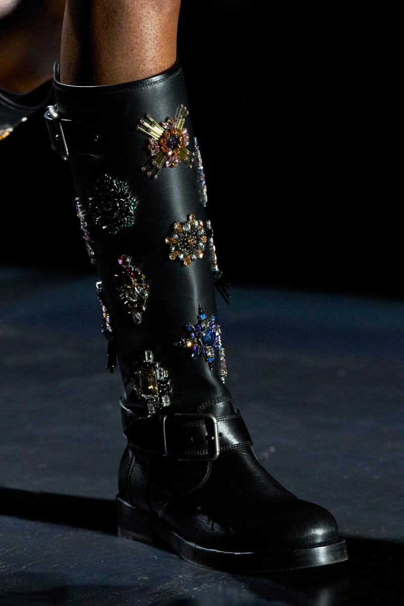 00291-dolce-and-gabbana-fall-2025-ready-to-wear-detail-credit-gorunway.webp