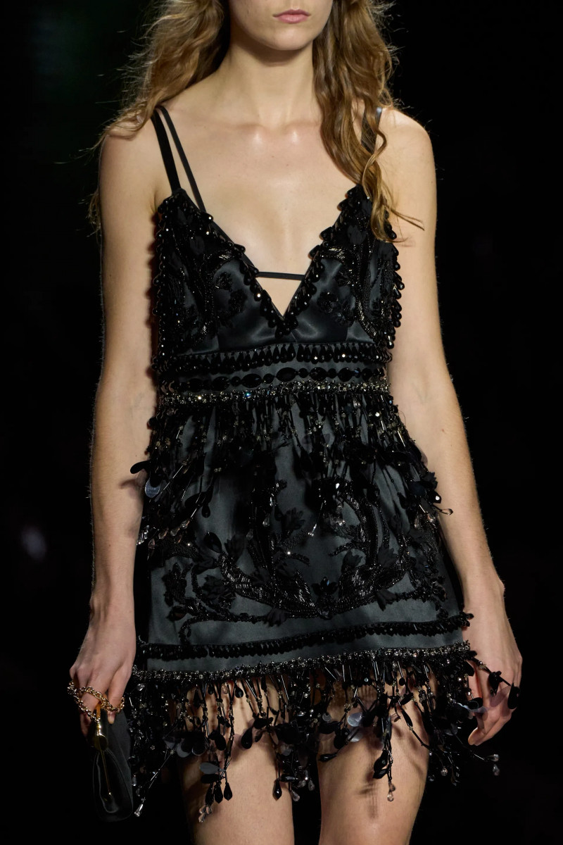 00211-dolce-and-gabbana-fall-2025-ready-to-wear-detail-credit-gorunway.webp