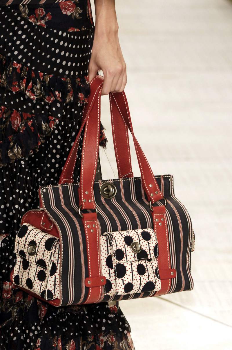 Kenzo+Spring+2006+Details+AsZVpVSoOU9x.jpg