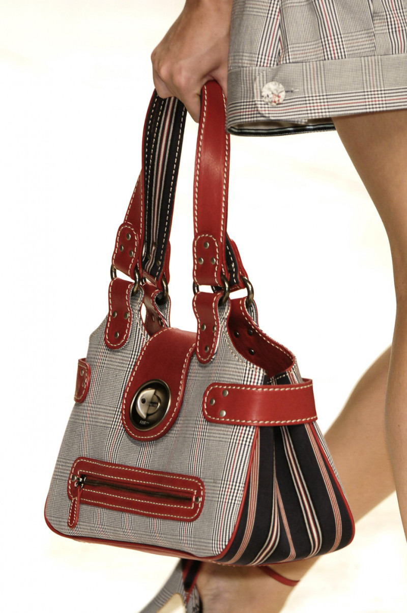 Kenzo+Spring+2006+Details+7JwIuUzFDWYx.jpg