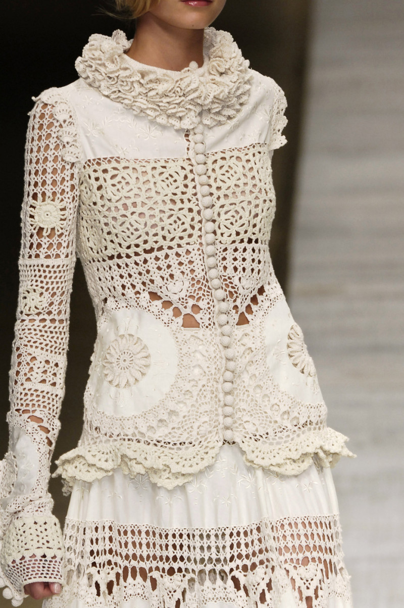 Kenzo+Spring+2006+Details+gThV078ue1px.jpg