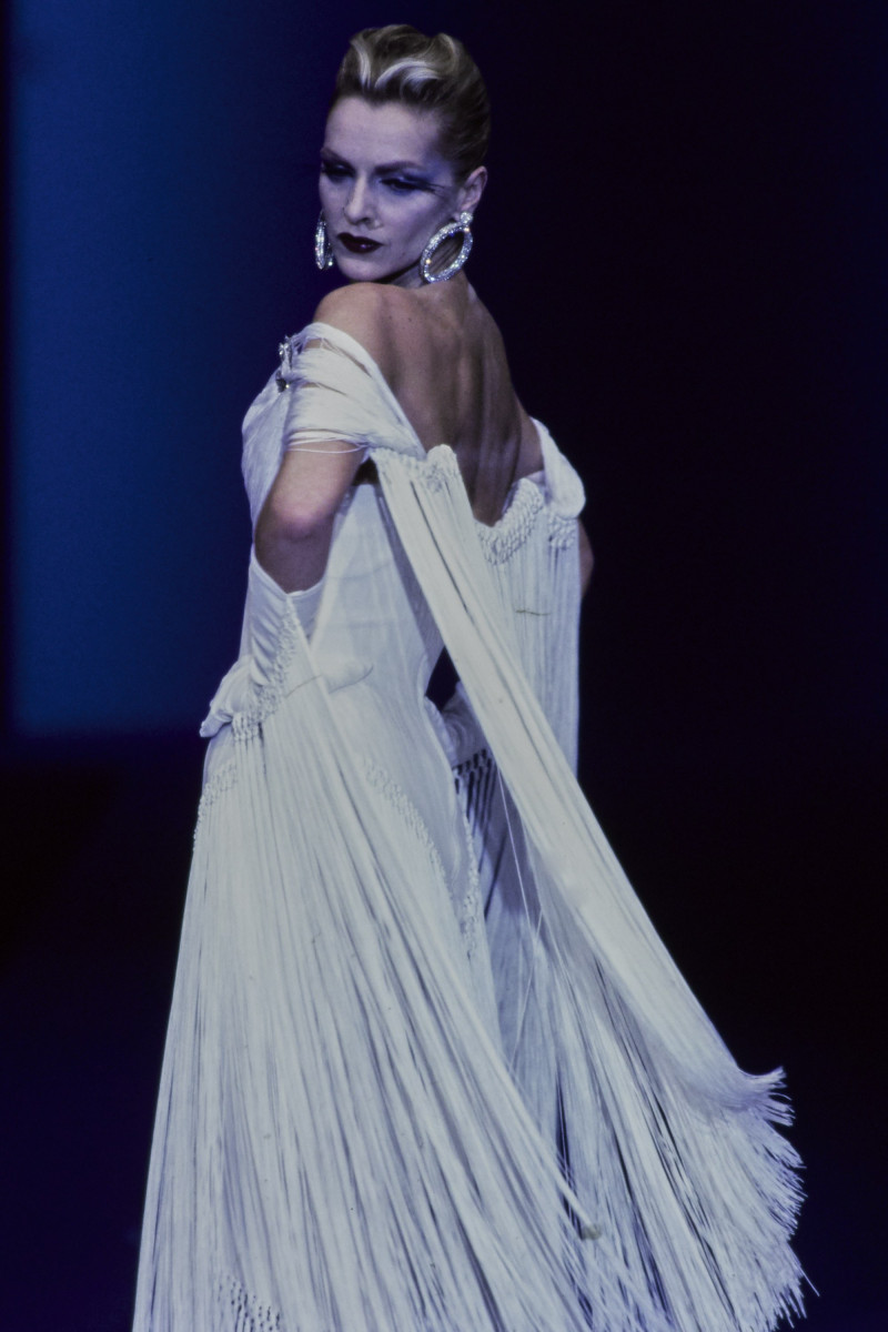 THIERRY-MUGLER-SPRING-1997-RTW-153.jpg