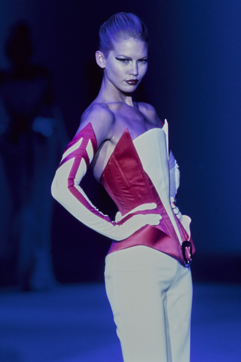 THIERRY-MUGLER-SPRING-1997-RTW-177.jpg