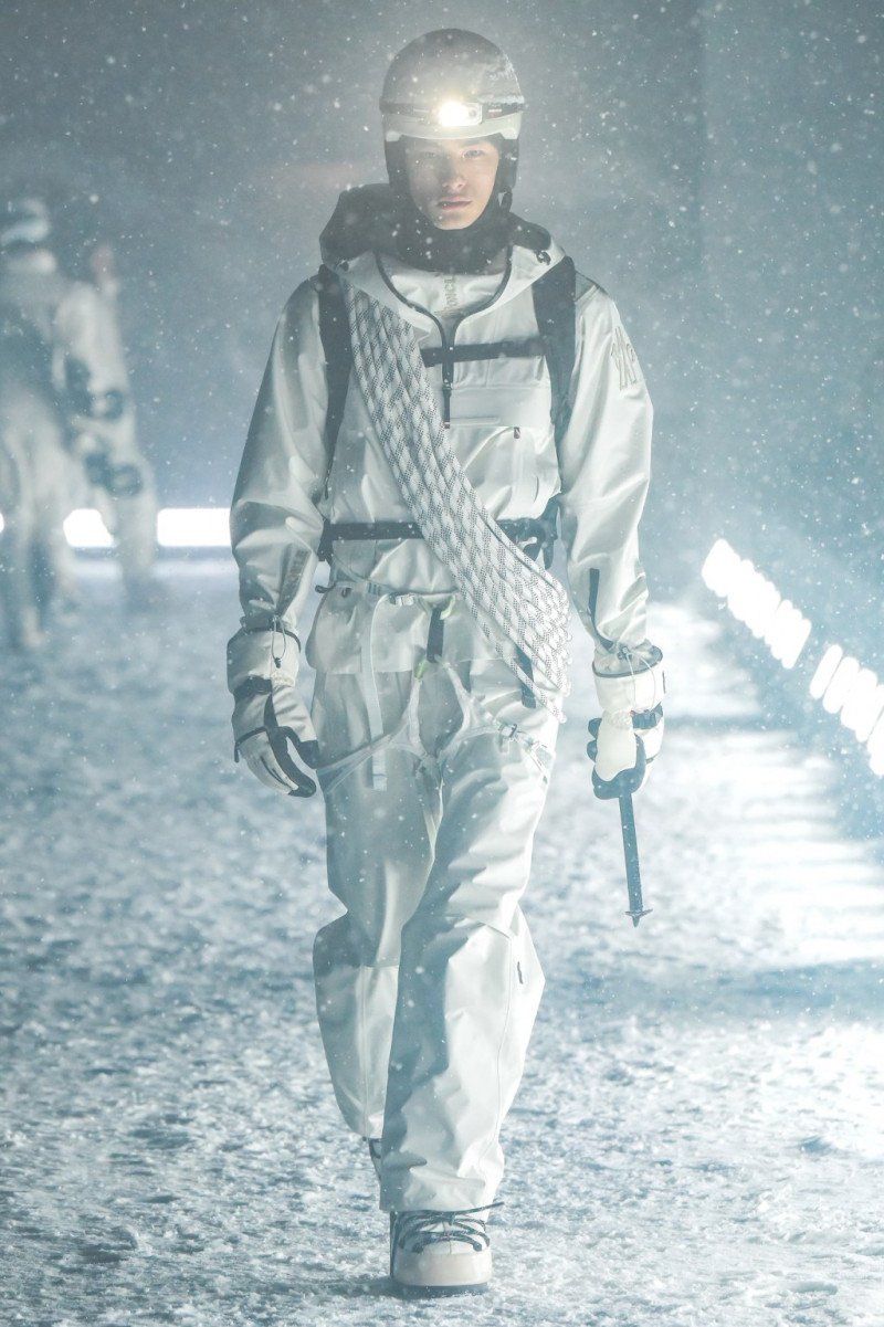 Moncler-Grenoble-F25-runway-GG-110.jpg