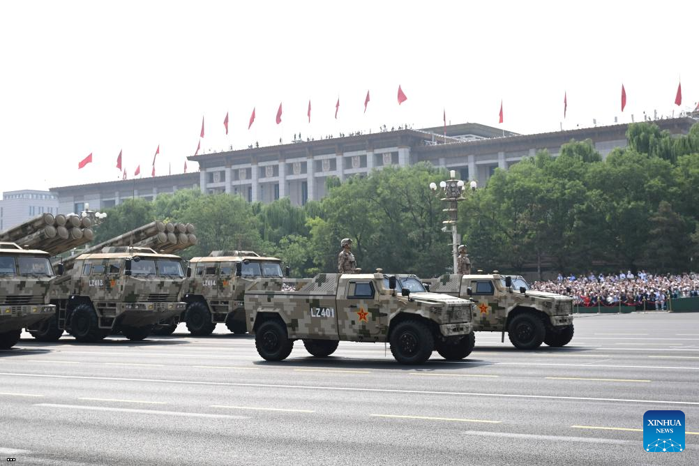 2 - RsWIZ5NdHUBAb8i7.jpg