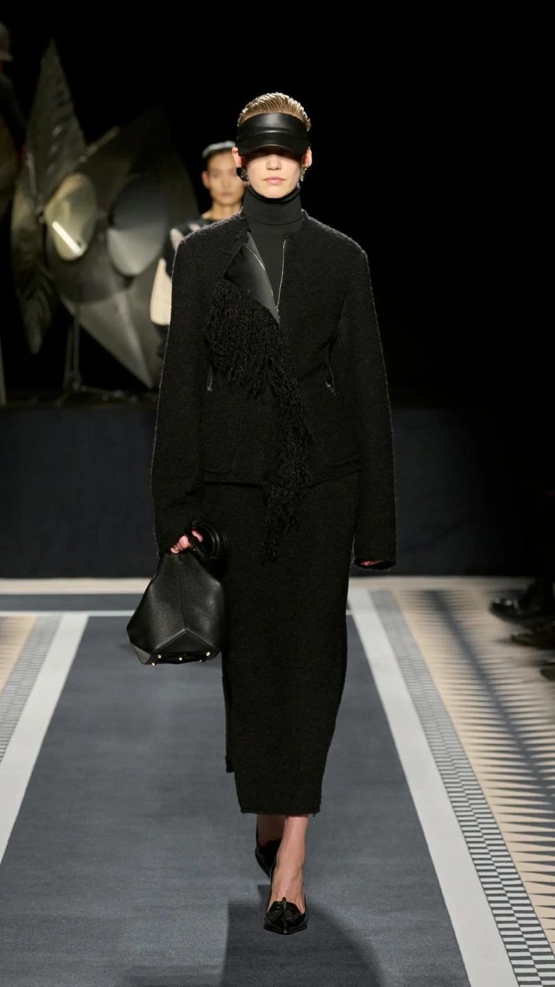 1737983215-1737975053-lanvin-collezione-uomo-donna-autunno-inverno-2025-2026-sfilata-foto-look34.webp