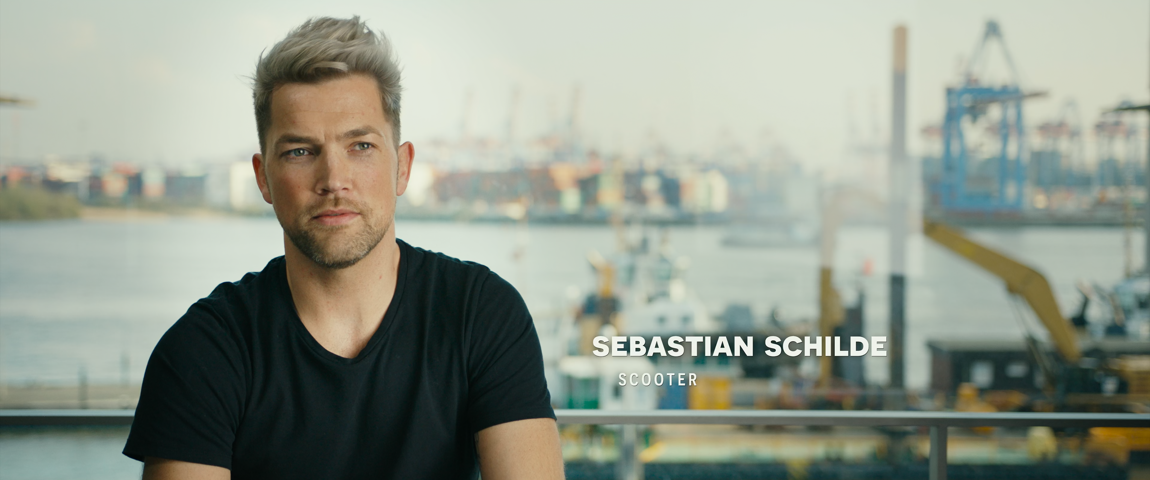 FCK 2020 - Two and a half years with Scooter (2023) [UHD]_snapshot_00.33.22.120.png