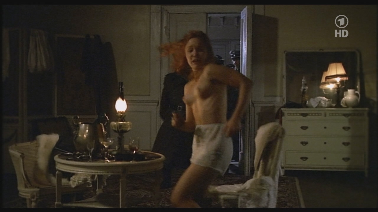 Мария Семенова Бункер (Der Untergang) (2004) HD 720.mkv_000003.380.jpg