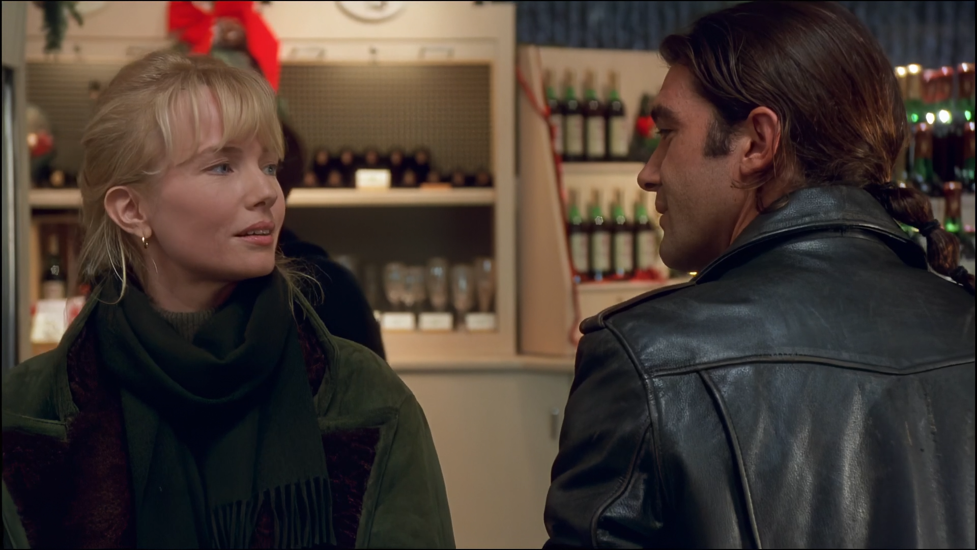 Never_Talk2_Strangers_1995_BDRipAI_1080p.mkv_snapshot_00.09.35_[2025.10.13_20.52.06].png