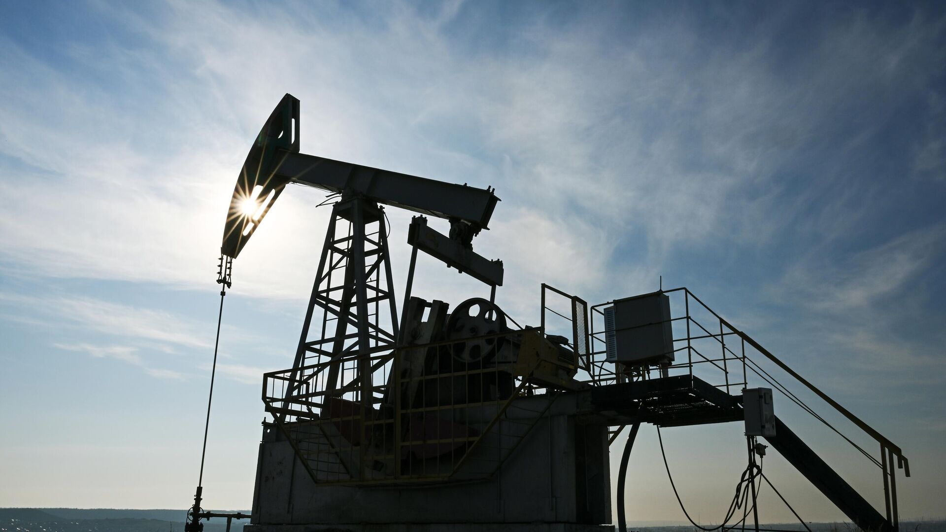 Нефть слабо дешевеет на фоне данных от API об увеличении ее запасов в США