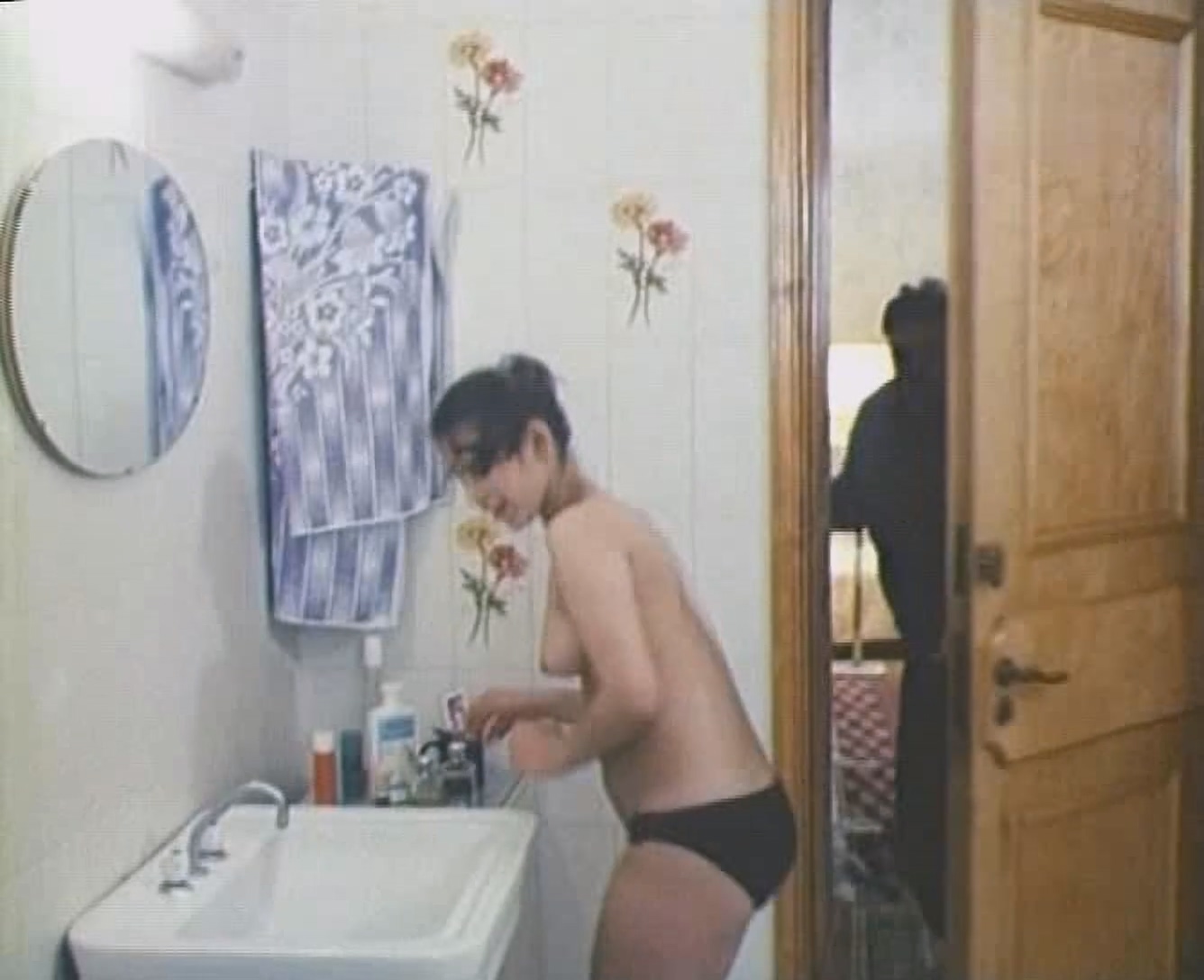 Елена Кондулайнен, Вячеслава Часова Номер люкс для генерала с девочкой (1991).mp4_20251118_150301.448.jpg