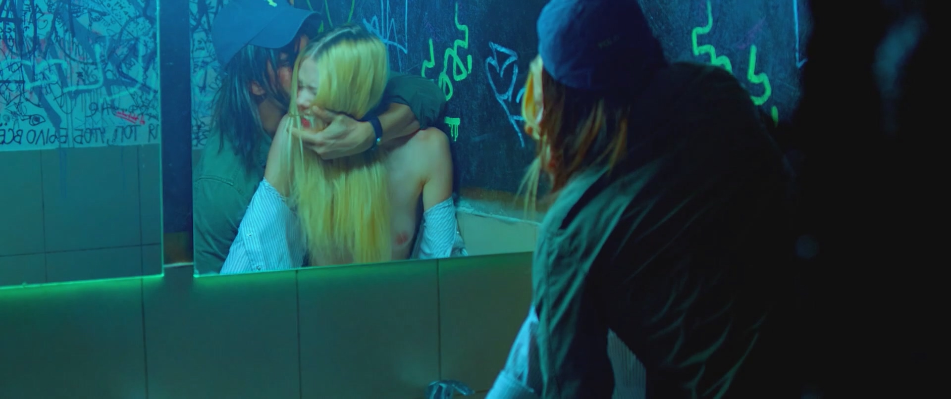 Нэлли Ботнару Саранча 2 серия (2013) HD 1080.mp4_20251118_183320.239.jpg