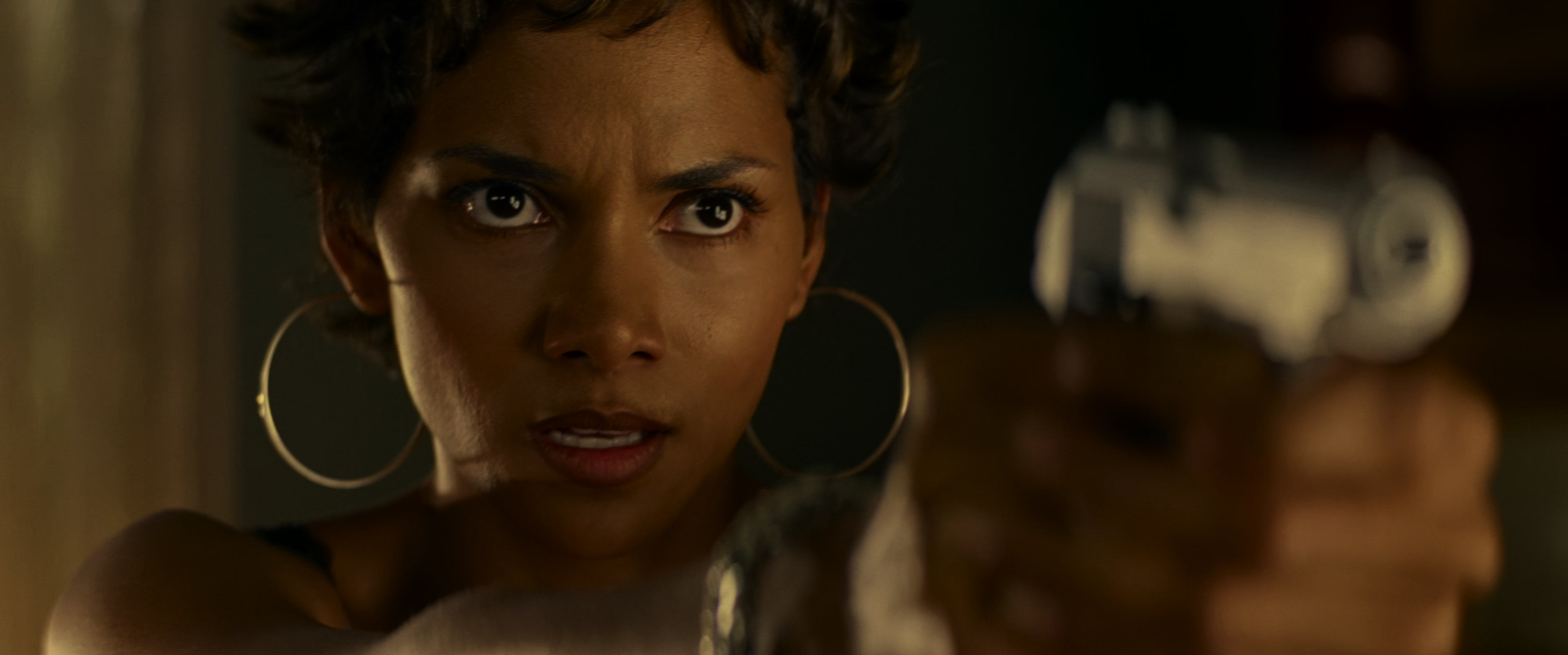 Swordfish (2001) BDRip 2160p-NVENC 10 bit [HDR].mkv_snapshot_00.47.58.937.jpg