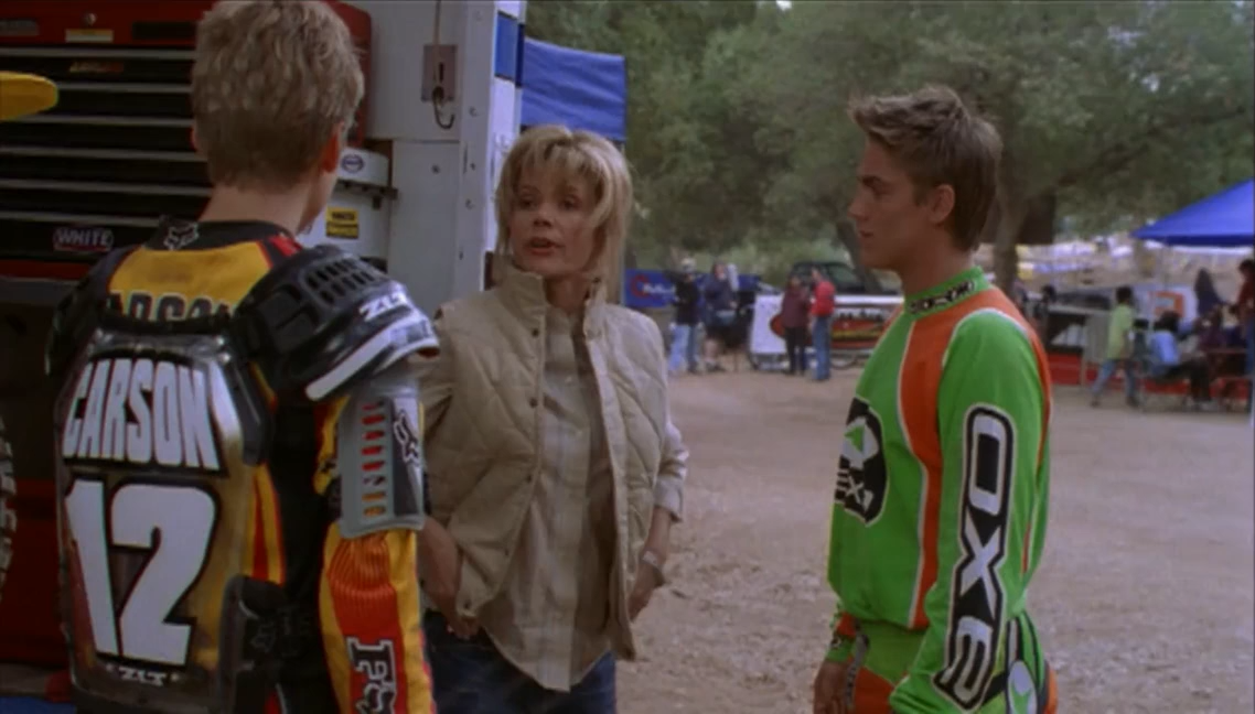 Motocrossed (2001)_HDTVRip-AVC_[Open Matte]_.mkv_snapshot_00.39.34.080.png