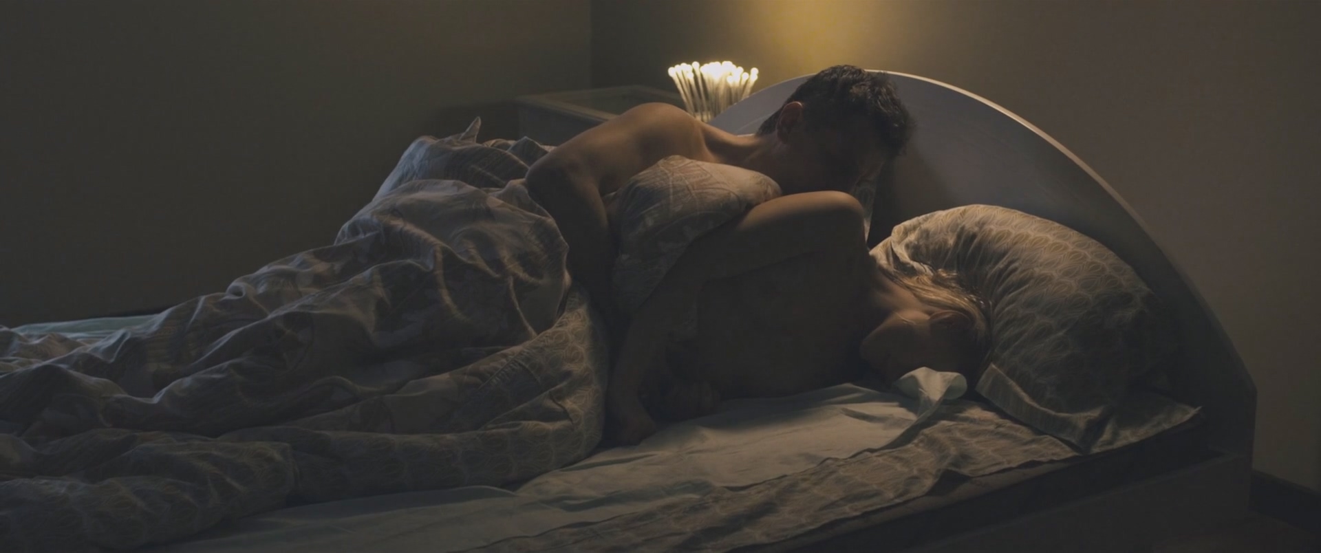 Юлия Ауг, Ирина Вилкова Интимные места (2013) HD 1080.mp4_20251215_112211.772.jpg