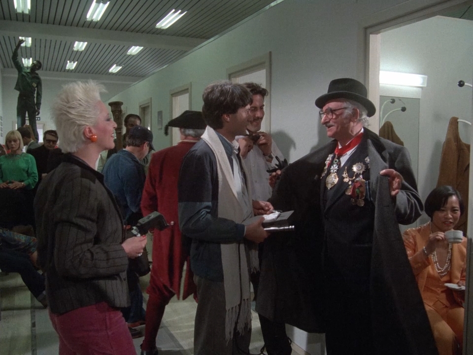 Джинджер и Фред.1986.BDRip 720p msltel.mkv_snapshot_01.14.58.758.jpg