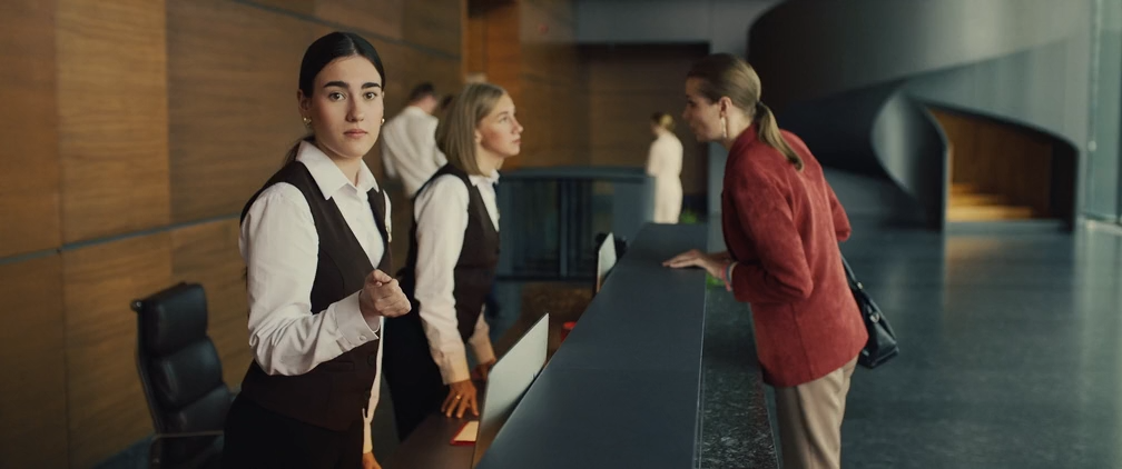 Стажер по-русски (2025) WEB-DLRip-AVC_ivanes.mkv_snapshot_00.07.58.833.png