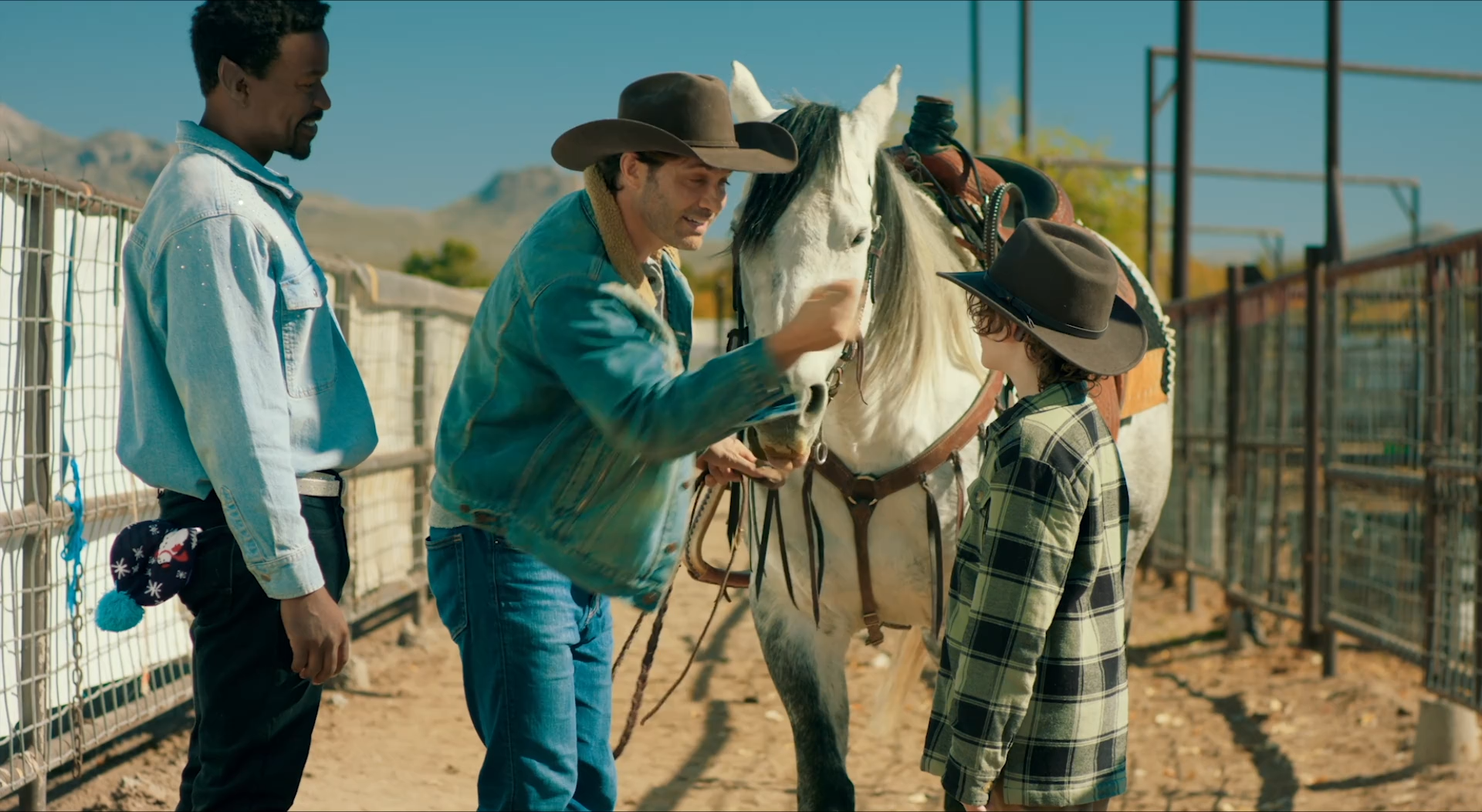 Santa's Cousin 2024 WEB-DL 1080p.mkv_snapshot_00.38.32.png