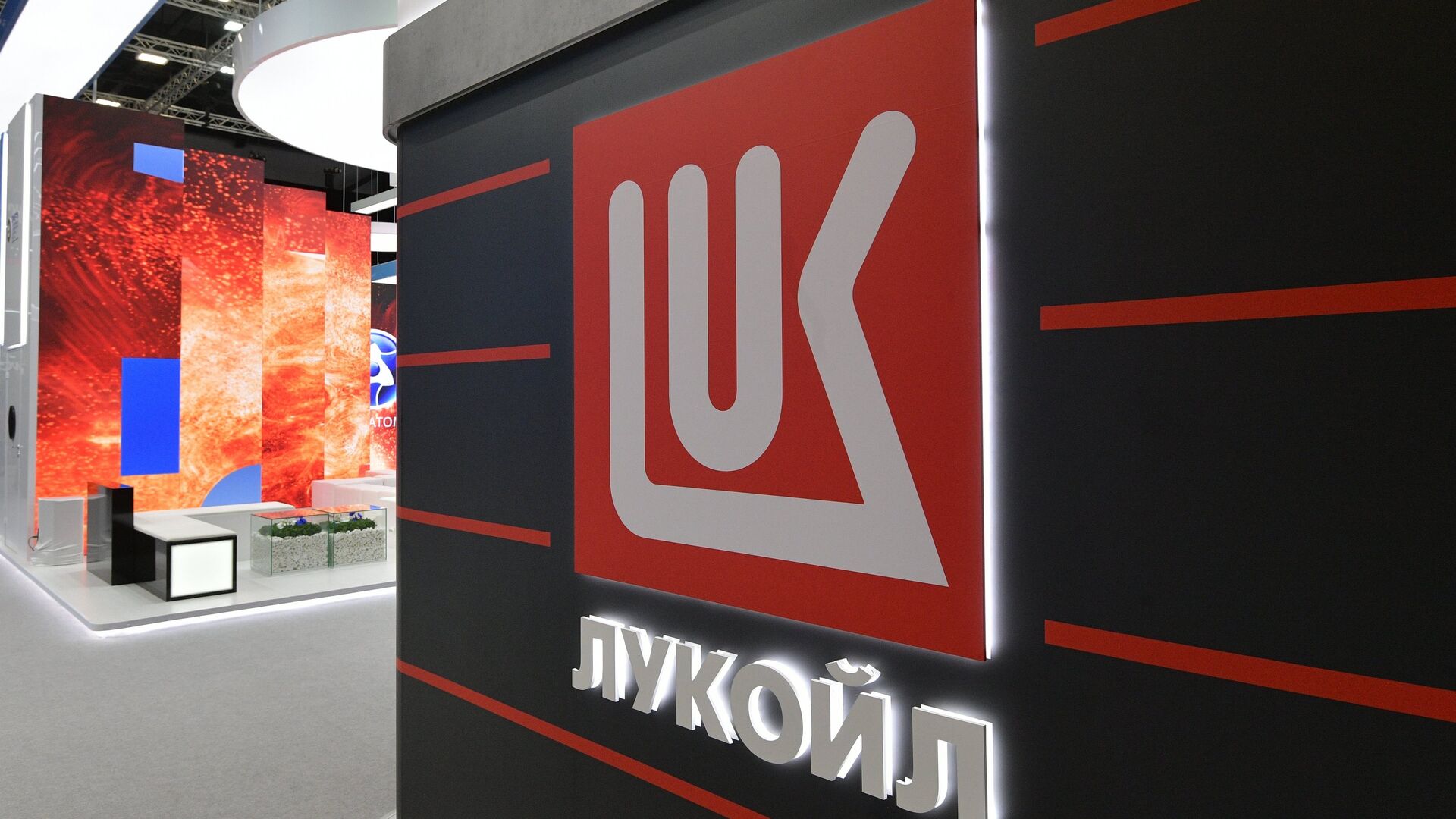 FT: американские компании объединили усилия для покупки активов Лукойла