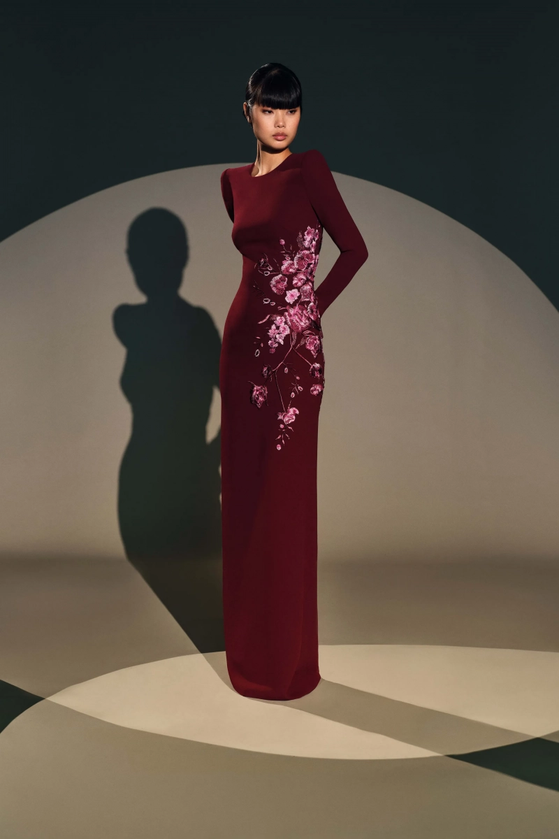 00023-naeem-khan-pre-fall-2026-credit-brand.webp