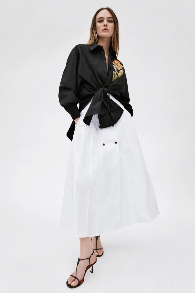 00024-carolina-herrera-resort-2026-credit-brand.webp