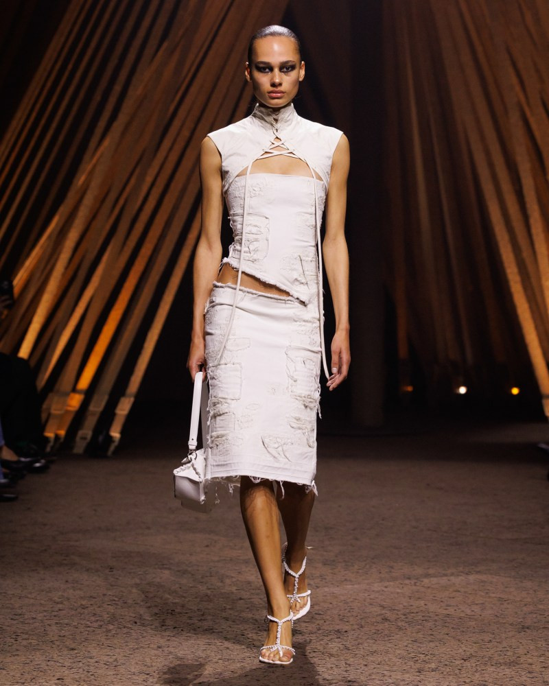 mcqueen-spring-26-r-ctsy-009_a4915f.jpeg