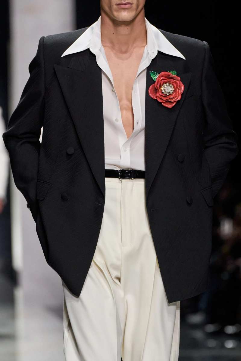 00212-dolce-and-gabbana-fall-2026-menswear-details-credit-gorunway.webp